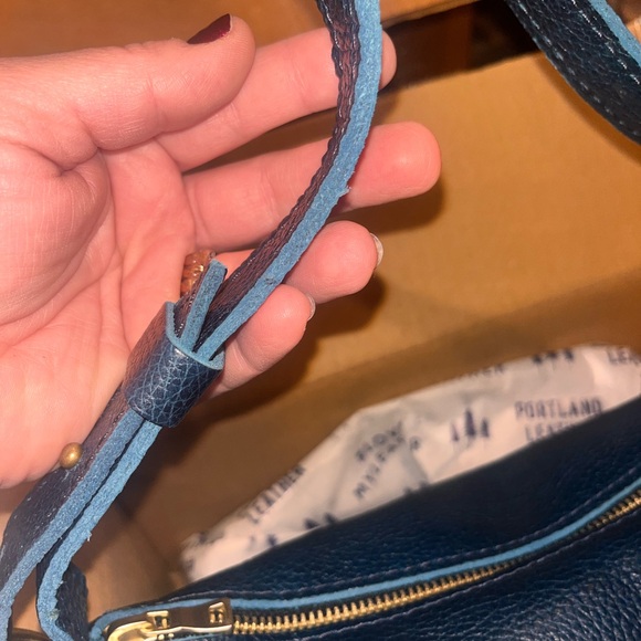 NEW 🦄 Caspian Portland leather goods small slouchy shoulder bag - Picture 4 of 14